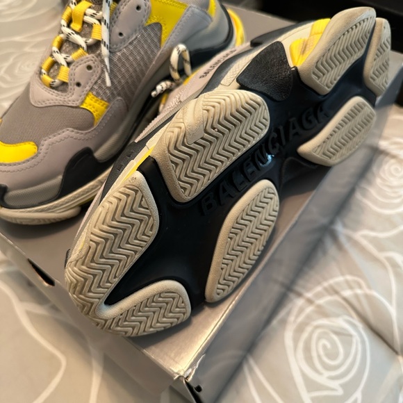 Balenciaga Triple S sneakers - Picture 4 of 11
